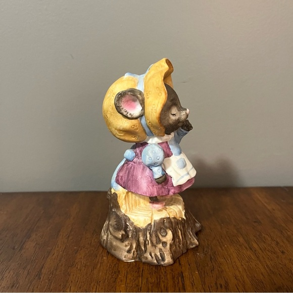 Norcross vintage handcrafted fine porcelain bisque figurine by Seymour Mann. - Picture 2 of 8